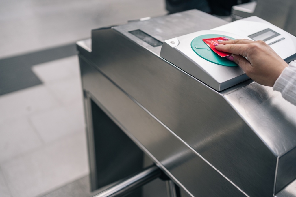 Modern İşletmeler İçin Doğru Turnike Geçiş Sistemi Nasıl Belirlenir?